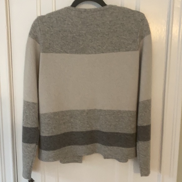 ⭐️ 3/$20 ⭐️ Grey colour blocked merino-blend cardigan - Picture 2 of 4